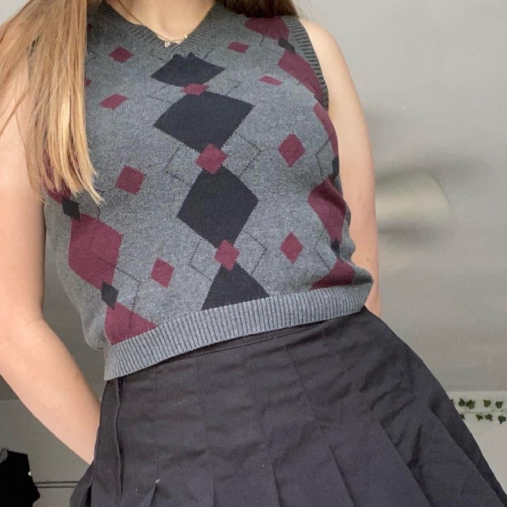 Argyle Patterned Sleeveless Sweater - Gray and Burgundy